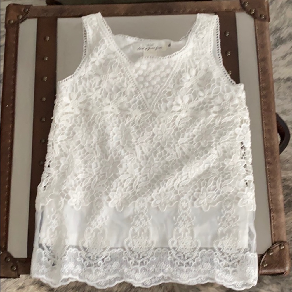 Sleeveless lace tank